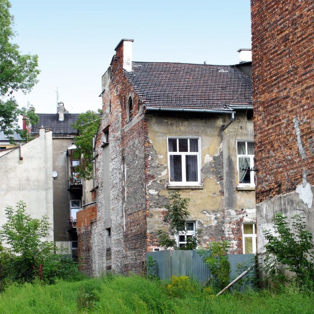 How Can Selling A House In Poor Condition Impact The Sale Price - house in poor condition