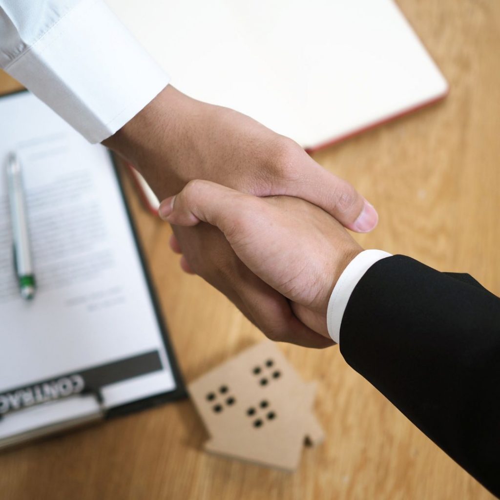 How Does The Process Of Selling To A Cash Homebuyer Work - closing a deal